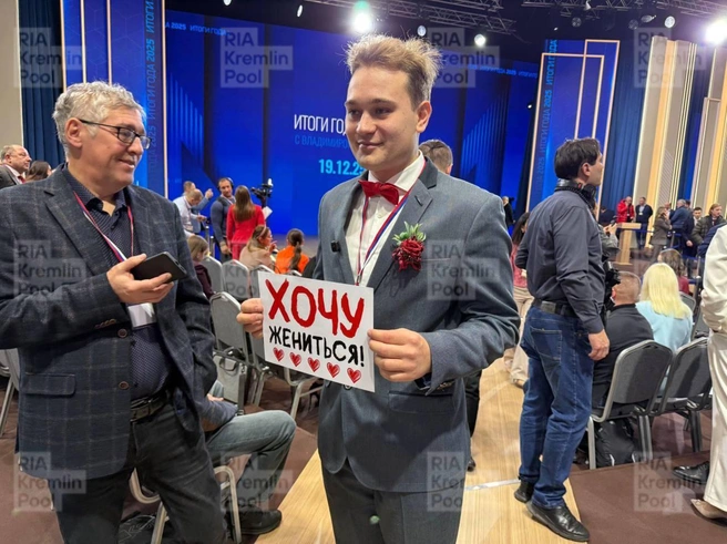 Журналист из Екатеринбурга Кирилл Бажанов пришел на прямую линию с особым вопросом | Источник: RIA_Kremlinpool / T.me