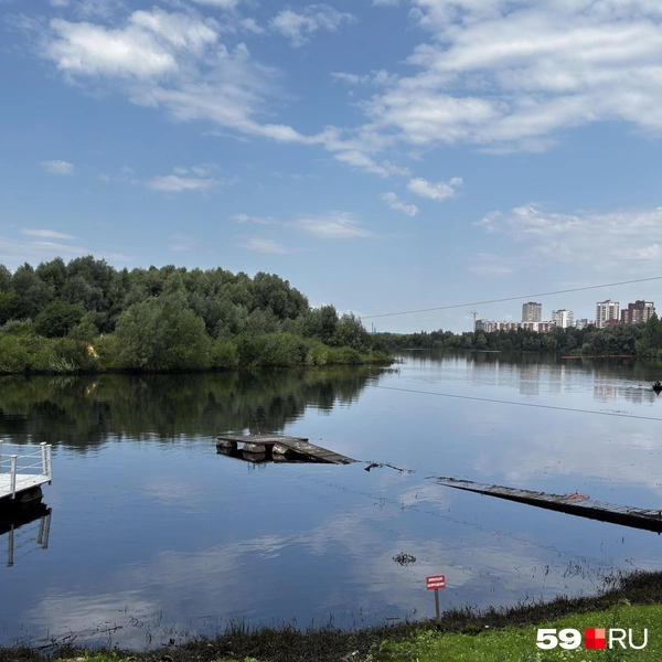 В реку Мулянка попали нефтепродукты | Источник: Алексей Кожевников / 59.RU