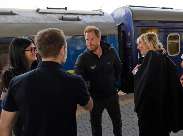 «Мне нужно было посоветоваться с женой»: принц Гарри впервые приехал в Киев