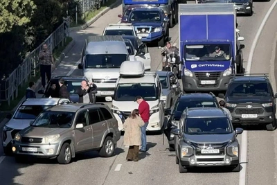 Massive accident blocks federal highway in Adler