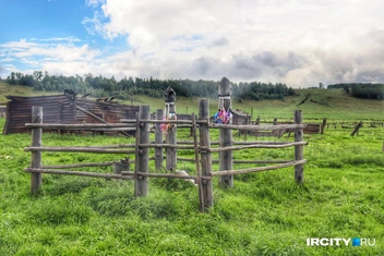 У многих домов по-прежнему стоят сэрге | Источник: Алена Кашпарова / «ИрСити»