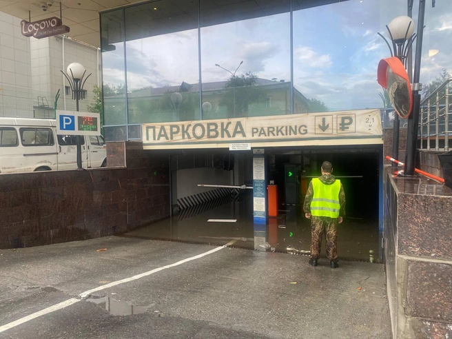 На парковке за всем следит местная охрана | Источник: 72.RU