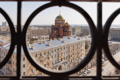 Вид на центр Волгограда с высоты старинной башни