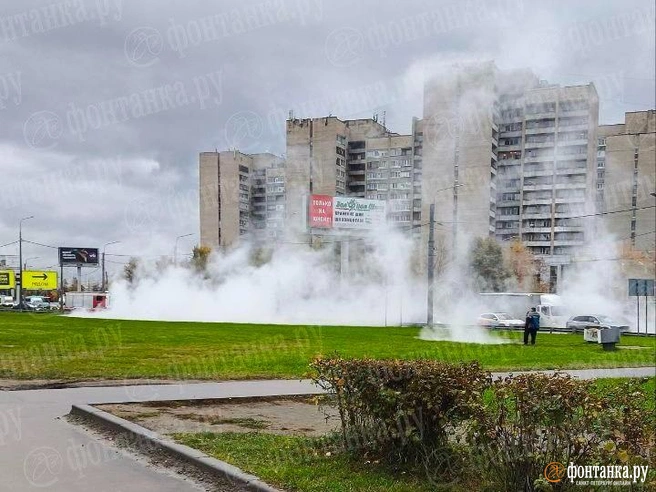 На проспекте Маршала Жукова второй прорыв за день | Источник: читатель «Фонтанки»