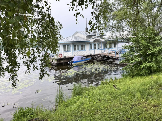 Небольших пристаней в Плесе несколько | Источник: Юлия Король / 45.RU