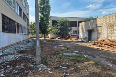 Школу в Волжском должны отремонтировать внутри за сутки