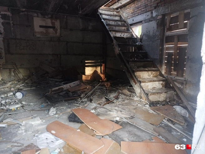 Подростки или подвыпившие люди могут пойти по лестнице, грохнуться и сломать ноги  | Источник: читатель 63.RU 