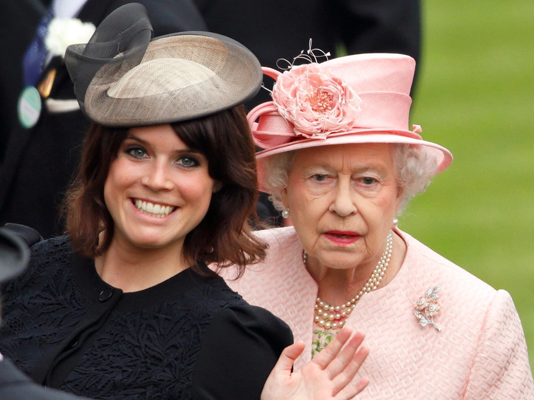 Принцесса Евгения и Елизавета II на скачках в Аскоте, 18 июня 2013 | marieclaire.ru