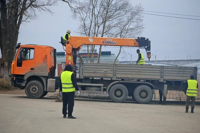В Костроме начали благоустраивать два участка набережной Волги