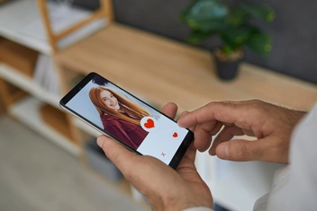 Сексуальная зависимость и депрессия: что отличает любителей онлайн-знакомств