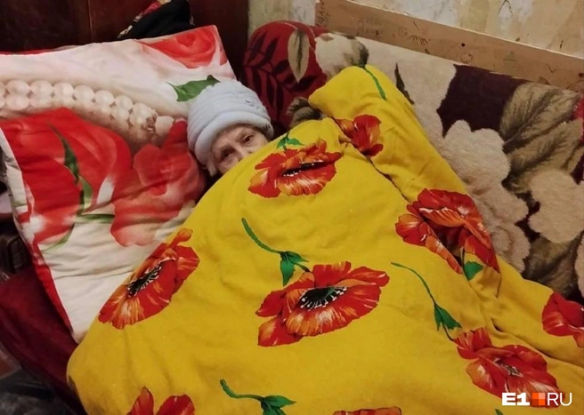 Престарелые жильцы дома вынуждены спать в одежде и шапках | Источник: читательница E1.RU