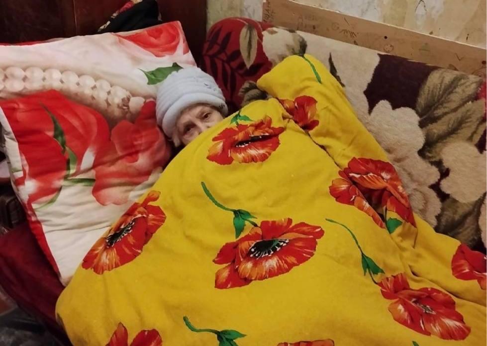 Крыша дырявая, а отопления нет: в Екатеринбурге замерзают жители двухэтажки