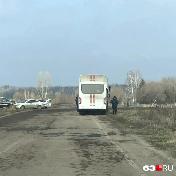 На подъезде к месту ЧП выставили кордон | Источник: Алексей Ногинский / 63.RU 