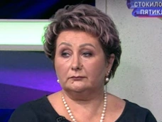 Мать раскормила 11-летнюю дочь до 100 килограммов и не знает, как теперь ей помочь