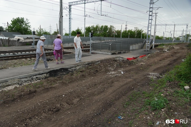 Вся вода уходит на станцию, где уже образовался провал | Источник: Алексей Ногинский / 63.RU