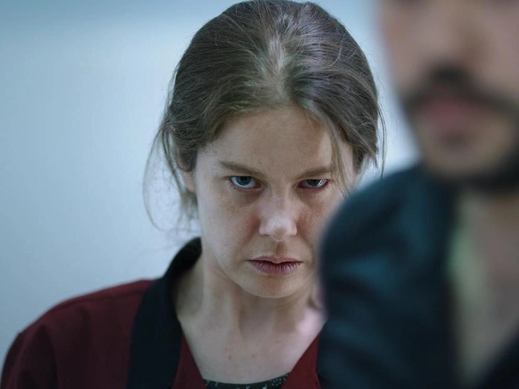 Бурджу Бириджик в сериале «Фатма» | Источник: Кадр из сериала «Фатма»