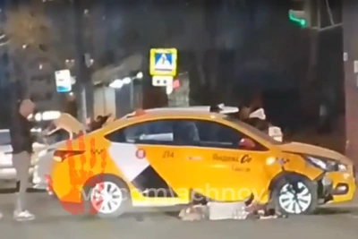 Таксист в Челябинске сбил человека на самокате