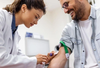 Что скрывает ваша кровь: какие болезни может выявить биохимический анализ