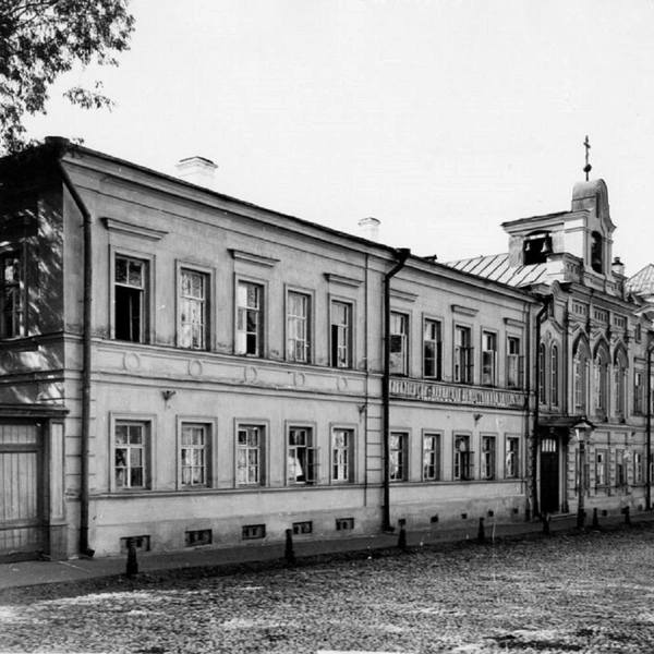 Николаевско-Мининская богадельня на Ильинской в конце XIX — начале XX веков | Источник: pastvu.com
