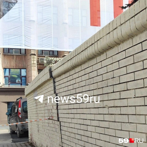 Конструкцию огородили ленточкой | Источник: читатель 59.RU