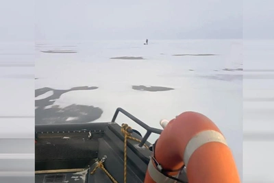 Rescuers Search for 68-Year-Old Fisherman on Frozen Volga