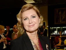 Цыганова ответила Собчак: «К тебе пойду в лаптях! Вам что в Chanel, что в валенках — все не устраивает»