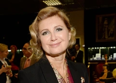 Цыганова ответила Собчак: «К тебе пойду в лаптях! Вам что в Chanel, что в валенках — все не устраивает»