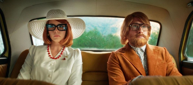 Павел Прилучный в роли папы Дяди Федора, Лиза Моряк сыграла маму мальчика | Источник: «Атмосфера кино»