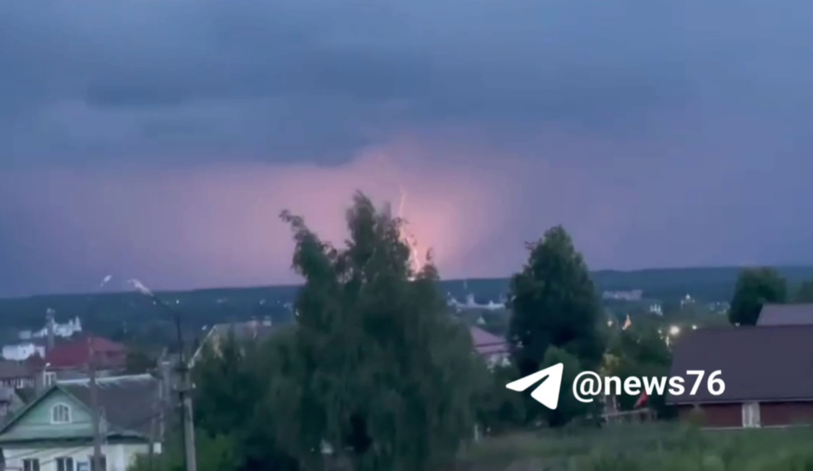 В Ярославской области началась гроза: фото и видео с последствиями - 5 июля  2024 - 76.ру