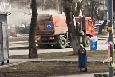 Челябинцы засняли технику, создавшую пылевое облако при уборке