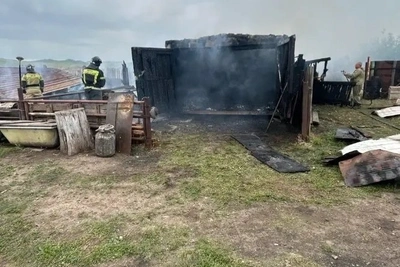 Пожар уничтожил бытовой вагончик и хозпостройку в Краснокаменске