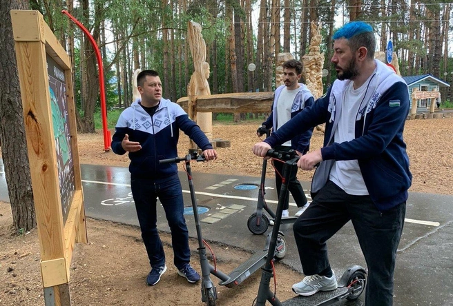 Ратмир Мавлиев с Артемием Лебедевым в Нефтекамске | Источник: Ратмир Мавлиев / Vk.com