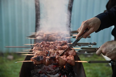 Омичам объяснили, как жарить шашлыки без штрафа