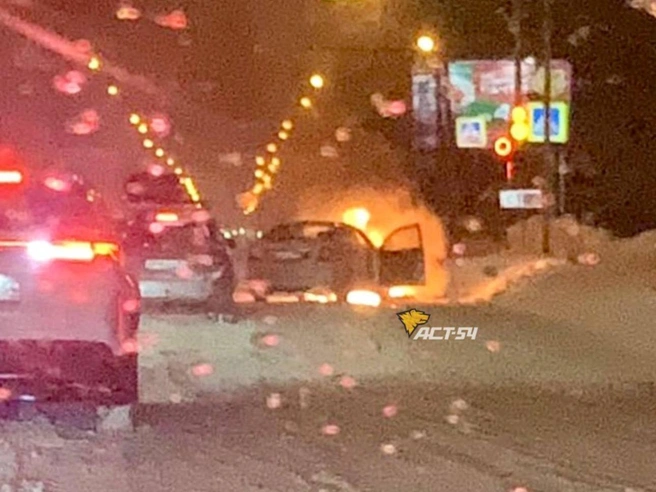 Вероятной причиной пожара называют утеплитель двигателя | Источник: «АСТ-54 Black» / Телеграм