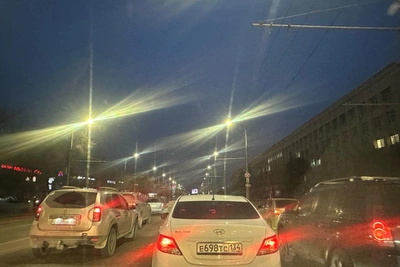 Огромная пробка парализовала Первую продольную в Волгограде