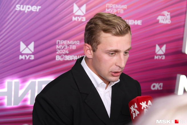 Саша Стоун на ковровой дорожке МУЗ-ТВ | Источник: Татьяна Спиридонова / MSK1.RU