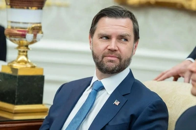 JD Vance отменил выступление с Эрикой Кирк после покушения на Трампа