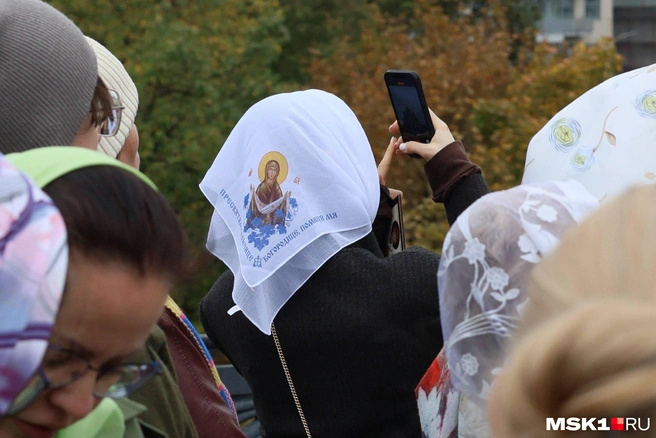 После поклонения зумеры делятся своими «приключениями» в соцсетях | Источник: Артем Устюжанин / MSK1.RU