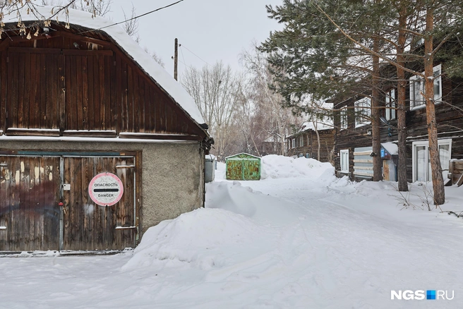 В целом квартал с двухэтажками на улице Автогенной ничем не отличается от других подобных | Источник: Александр Ощепков / NGS.RU