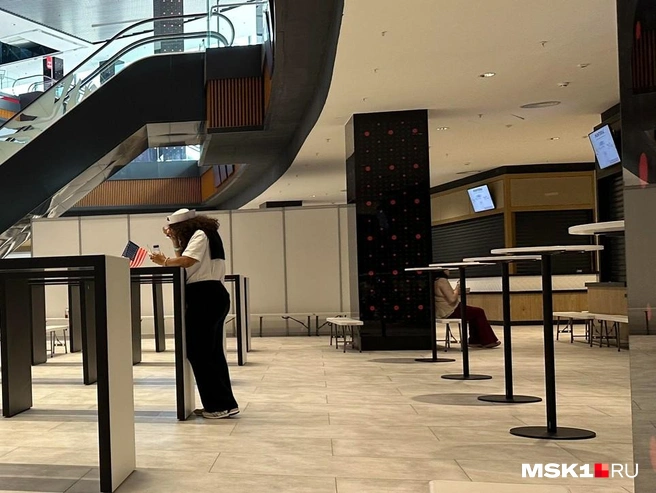 Участница группы поддержки США отдыхает | Источник: читатель MSK1.RU