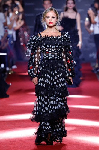 Фото №12 - Китти Спенсер вновь продефилировала на шоу Dolce&Gabbana