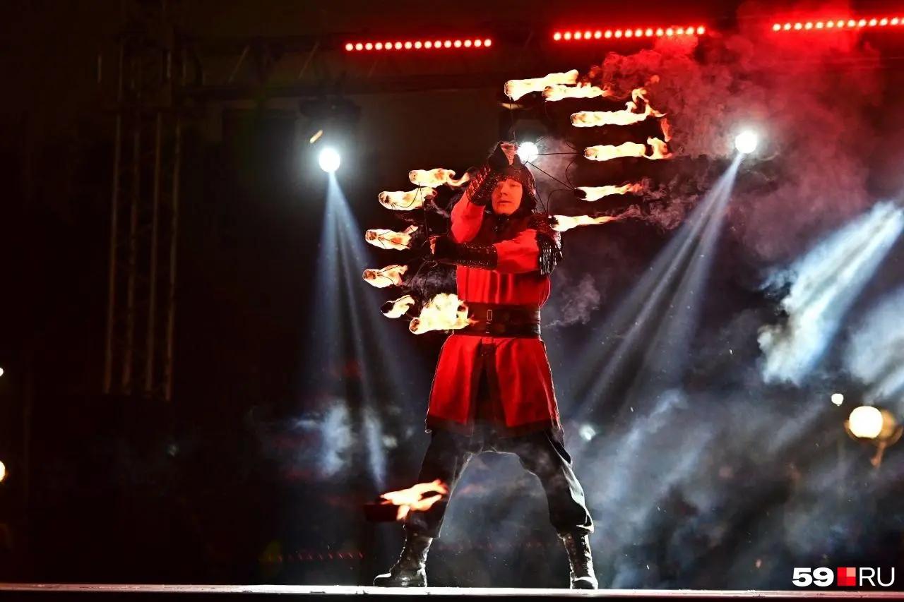 «Всегда завораживает»: в Перми пройдет конкурс мастеров огненного жанра с фаер-шоу — посмотреть можно бесплатно 