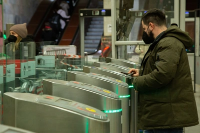 Москвичи высказались о расширении биометрии в транспорте