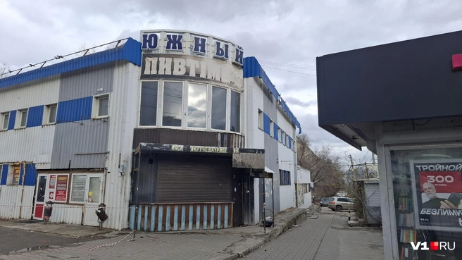 Павильоны расположены буквально на остановке «Маршала Еременко / Проспект Металлургов» | Источник: Тимофей Крылов / V1.RU