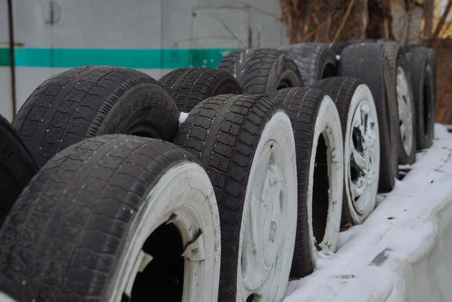 Замена колес и шин обойдется недешево | Источник: Елена Латыпова / NGS55.RU