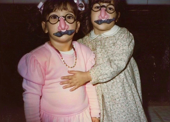 Усатые малышки: Ким Кардашьян выложила смешное детское фото с сестрой Кортни 😂