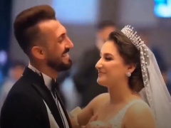 Молодожены счастливо улыбаются в объятиях: последние секунды перед смертью 120 человек на свадьбе в Ираке