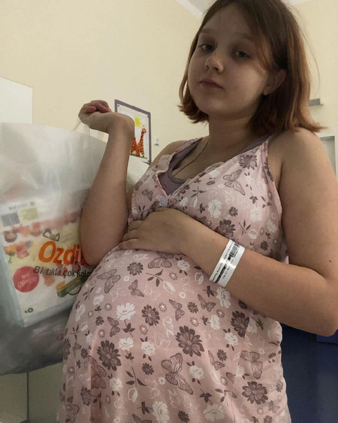 Забеременевшая в 13 лет Дарья Суднишникова стала мамой