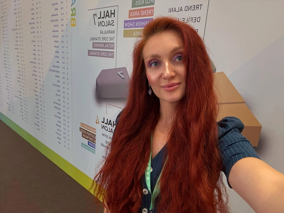 Рыжий цвет волос идеально отражает характер девушки  | Источник: Анастасия Литвина