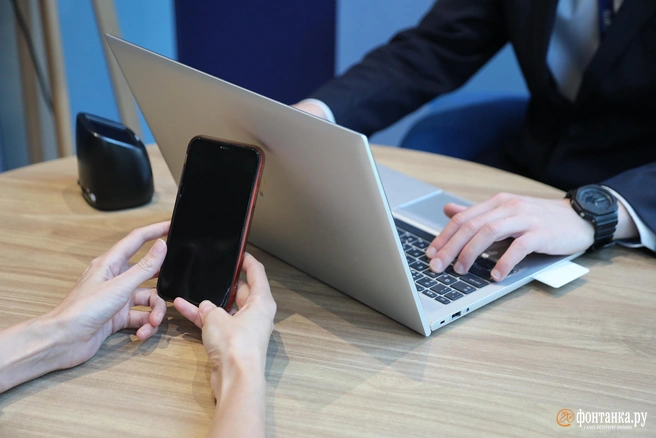 Сотовые операторы не передают данные в ФСБ, уверены эксперты, но в некоторых случаях все очевидно по банальной истории просмотров в браузере | Источник: Павел Каравашкин / FONTANKA.RU